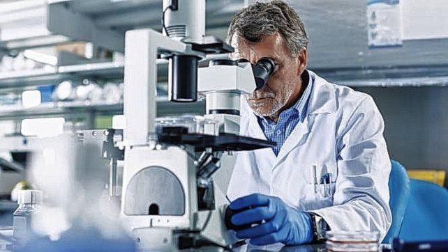 Si bien aún no está disponible, el test rápido de venta libre debe ser realizado por un profesional bioquímico.