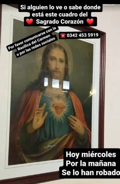 Es una lámina enmarcada de aproximadamente 50cm de ancho por 70cm de alto