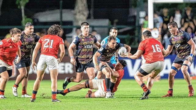 El santafesino Juan Cruz Strada con la camiseta 21 roja fue protagonista en el triunfo de la franquicia cordobesa en cancha del CASI.