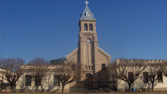 Aarón Castellanos, pequeña localidad ubicada en el extremo sur de la provincia Aarón Castellanos, pequeña localidad ubicada en el extremo sur de la provincia