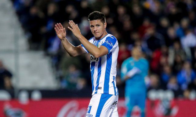 El delantero Guido Carrillo llegar&aacute; para potenciar al Elche de Espa&ntilde;a, equipo que dirige el argentino Jorge Almir&oacute;n.