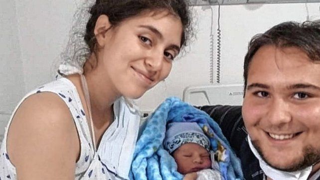 Sus papás, Margarita y Tomás, llegaron a Santa Fe en medio de la cuarentena. Después de deambular por las calles fueron asistidos por la Municipalidad. En abril recibieron a su primer hijo en el Hospital Iturraspe.