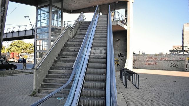 La escalera mecánica no funciona desde hace años