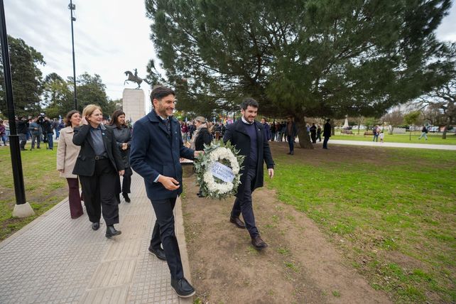 En el homenaje a San Martín, Pullaro llamó a defender los recursos de Argentina y generar empleo para sostener la libertad En el homenaje a San Martín, Pullaro llamó a defender los recursos de Argentina y generar empleo para sostener la libertad