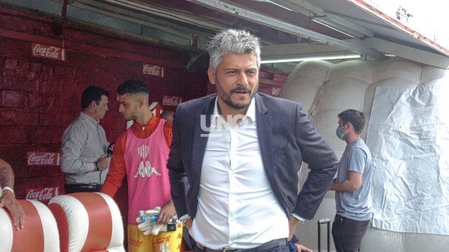 Gustavo Munúa no analizó sumar un jugador por Ezequiel Cañete en Unión