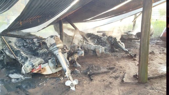 Incendio en Santa Rosa de Calchines: 11 lanchas destruidas en la guardería náutica Karminia Incendio en Santa Rosa de Calchines: 11 lanchas destruidas en la guardería náutica Karminia