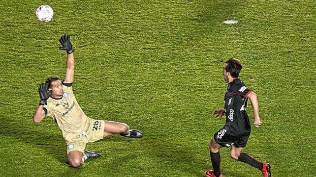El gol de Bernardi a Racing, elegido por la Liga Profesional como el mejor de la final. 