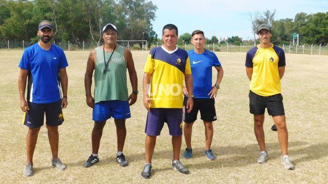 El cuerpo técnico encabezado por Roteta que completan Ariel Olivera, Maximiliano Cuello, Juan Cruz Soriano y Mario Franco.