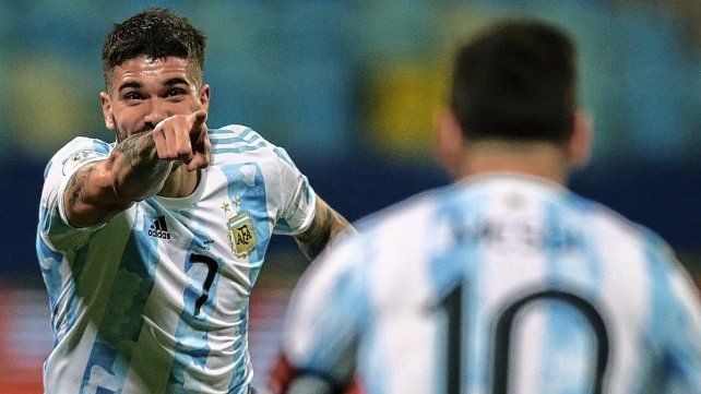 Rodrigo De Paul, tras una asistencia de Leo Messi, anotó el primero de Argentina para golear a Ecuador y llegar a semifinales de la Copa América.
