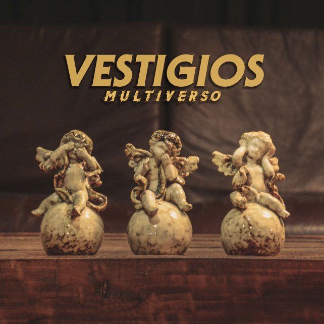 “Vestigios” es un viaje de 15 minutos compuesto por tres canciones: “La tierra”, “Sinestesia” y “Muñecas de Ficción”. “Vestigios” es un viaje de 15 minutos compuesto por tres canciones: “La tierra”, “Sinestesia” y “Muñecas de Ficción”.