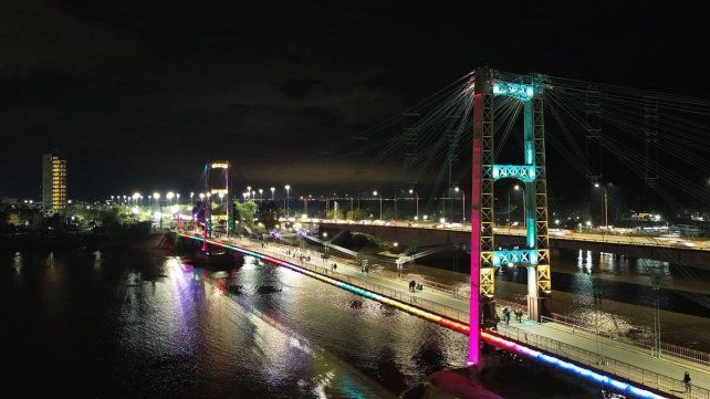 El Puente Colgante vuelve a brillar. El Puente Colgante vuelve a brillar.