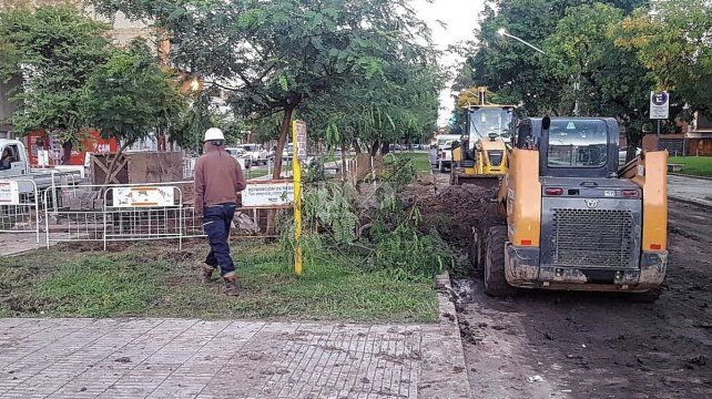 Un nuevo socavón en Urquiza y Bulevar por la reparación de una cañería cloacal