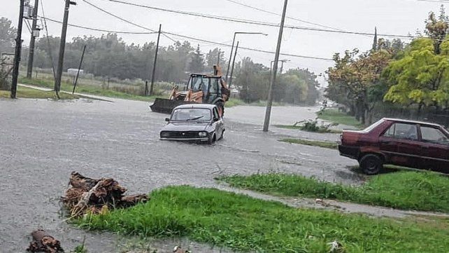 El temporal de agua y viento que desembarcó este jueves en el sur de la provincia provocó severas inundaciones en Venado Tuerto