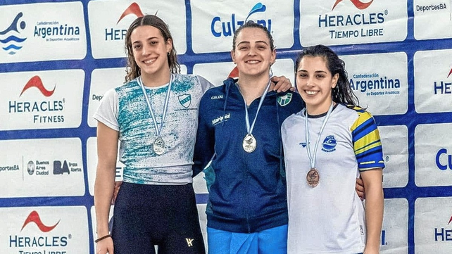 La esperancina Julia Christen (izquierda) finaliz&oacute; segunda en la pruaba de 100 metros pecho y con marca Panamericana.