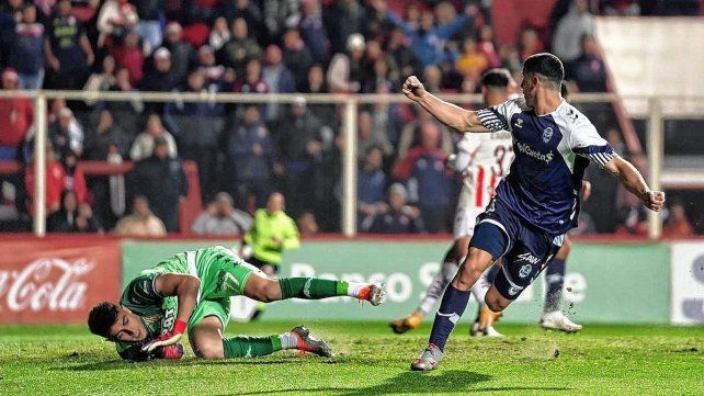 Santiago Mele fue lo mejor de Uni&oacute;n en la derrota ante Gimnasia.