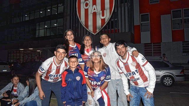 Los hinchas de Unión se preparan para reventar el 15 de Abril ante Gimnasia (LP). Los hinchas de Unión se preparan para reventar el 15 de Abril ante Gimnasia (LP).