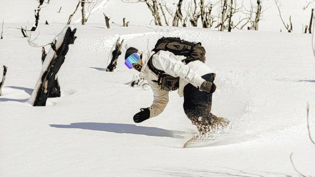  Nico Natalucci y su style bajando el bosque quemado en Moquehue.