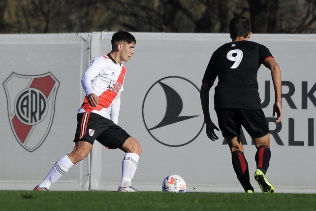 Colón dio el golpe ante River y arrancó el Torneo de Reserva con una gran victoria de visitante.
