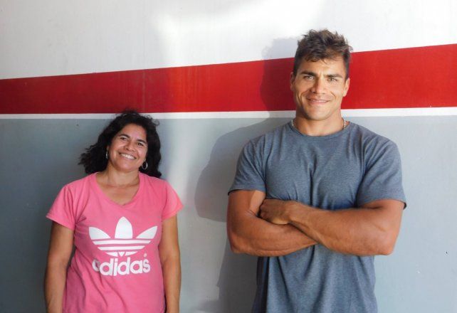 R&eacute;zola tiene el apoyo permanente de su mam&aacute;, que en todo momento lo alienta a seguir cumpliendo sus objetivos.