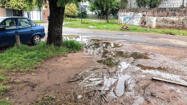 Repugnante. Es la situación que atraviesan hace ya 10 días los habitantes del Fonavi Don Bosco de barrio San José con las cloacas rebalsadas. 