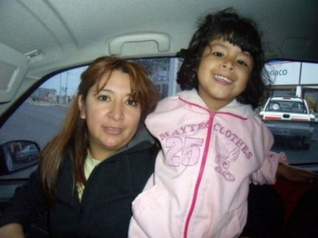 María junto a Sofía