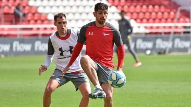 Leandro Díaz, delantero que interesa a Unión, fue titular en el último amistoso de Estudiantes y anotó un gol.