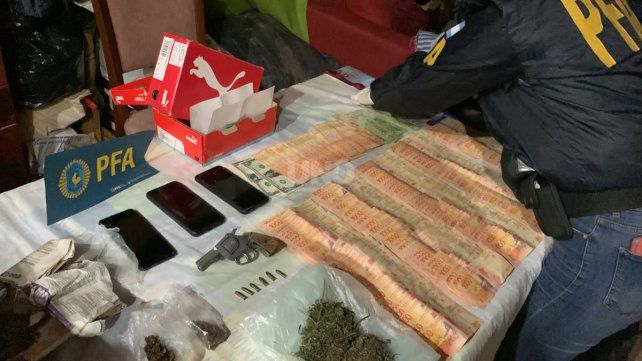 Los elementos secuestrados en los allanamientos realizados por la Policía Federal. Los elementos secuestrados en los allanamientos realizados por la Policía Federal.