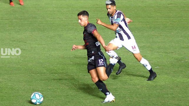 Aparecieron diferentes entre Colón y Racing por el préstamo de Tomás Chancalay.