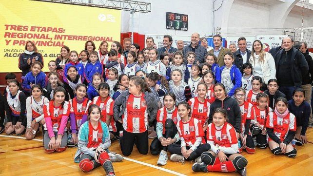 En el Club Atlético Alumni de Casilda, el gobernador Perotti resaltó el carácter educativo del deporte.