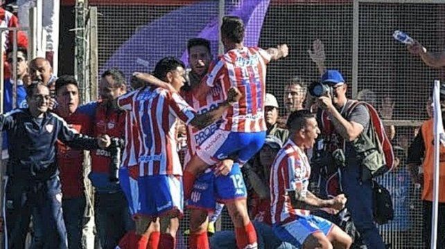 Unión se quedó con el último Clásico Santafesino tras derrotar a Colón por 1-0, en 2019, con gol de Nicolás Mazzola.