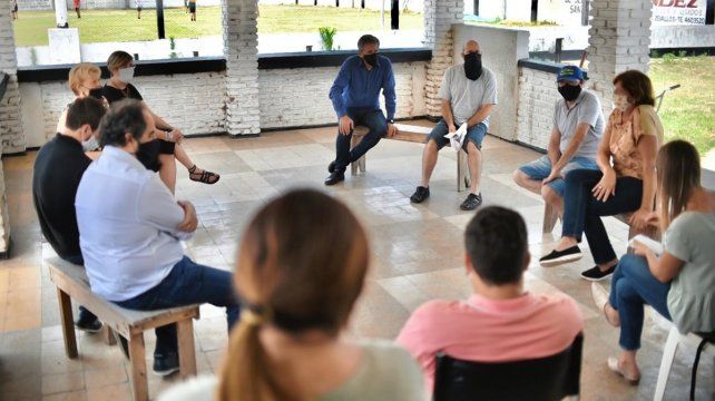 Se realizó una reunión entre el municipio y los vecinos para definir de manera colectiva las mejoras para el barrio.
