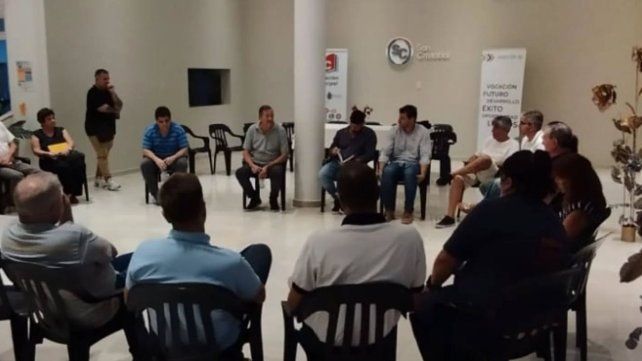 La Junta Civil de San Cristóbal analizando los pasos a seguir luego de la tragedia ocurrida en la escuela Mariano MOreno.