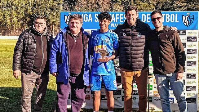 Autoridades de la Liga Santafesina y la Rafaelina encabezaron la premiaci&oacute;n en el Nery Pumpido.