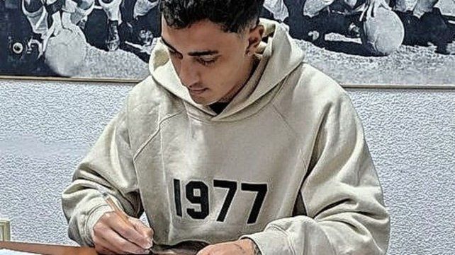 En pocos días, Joel Soñora llegó a Colón, firmó su contrato y tuvo su estreno contra Nueva Chicago.