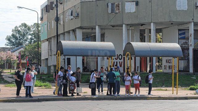 Vecinos de barrio Centenario disgustados por los cambios de recorrido de colectivos