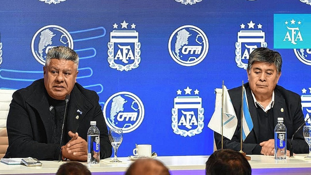 Claudio Tapia y Javier Trueque, en el predio Lionel Andr&eacute;s Messi, en el lanzamiento de la Copa Pa&iacute;s.