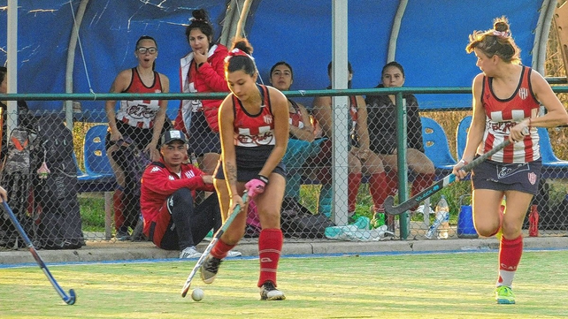 Por el cuadrangular del certamen, en el predio de la ASH, Uni&oacute;n enfrentar&aacute; a las Cuervas de Universitario.