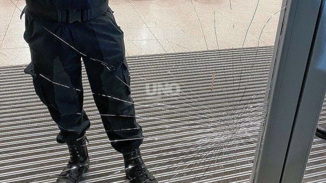 Los destrozos provocados ene l hospital Iturraspe por parte de los parientes del hombre asesinado en San Agustín 
