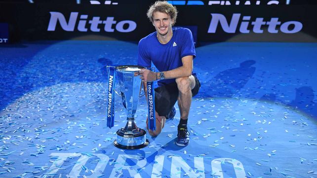 Alexander Zverev super&oacute; a Daniil Medvedev y logr&oacute; el Masters de Tur&iacute;n por segunda vez.