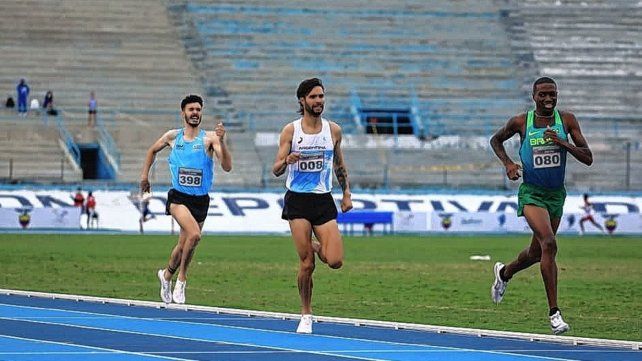 El concordiense Federico Bruno se adjudicó la medalla de plata en la prueba de 1500 metros con una marca de 3.38.25.
