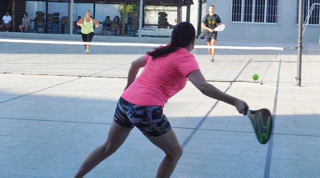Participaron del certamen ocho parejas femeninas y diez de caballeros bajo el formato de invitación.