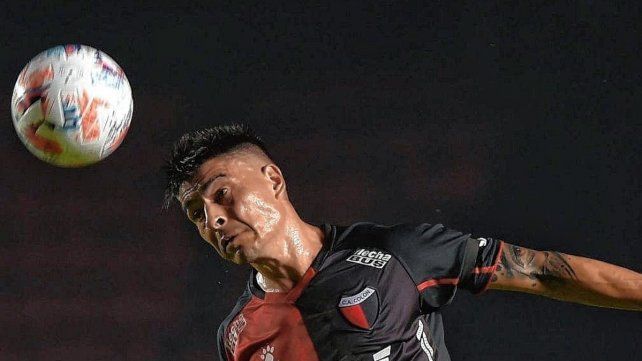 Paolo Goltz sintió una molestia en uno de sus gemelos y prendió las alarmas en la previa del duelo entre Colón e Independiente