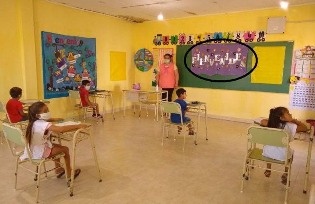 Una escuela de la localidad de Golondrina, en el departamento Vera, usó lenguaje inclusivo para darle la bienvenida a los chicos.