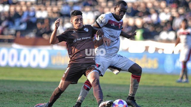 Perlaza fue una de las figuras de Colón en el empate contra Platense.