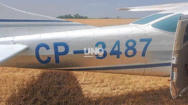 Hallan una avioneta boliviana abandonada en un campo de Curupaity, en el departamento San Crist&oacute;bal