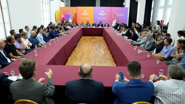 Inversiones, l&iacute;neas de cr&eacute;dito y afianzar una "sociedad estrat&eacute;gica": las claves de la reuni&oacute;n entre Pullaro y el embajador chino