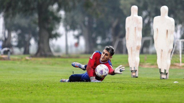 Santiago Mele viajará el fin de semana a Uruguay y será baja en Unión.