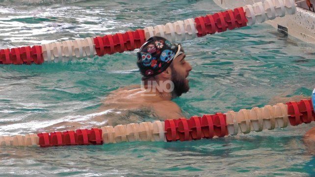 Gabriel Morelli ya disfruta de la preparación para el Panamericano de Santiago en la pileta de Unión que fue remodelada.