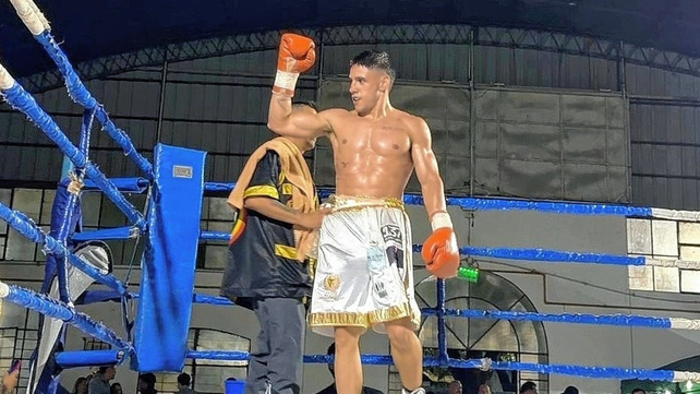 En su debut como profesional, el púgil entrenado en el Upper, se lució en el Centro Gallego. En su debut como profesional, el púgil entrenado en el Upper, se lució en el Centro Gallego.