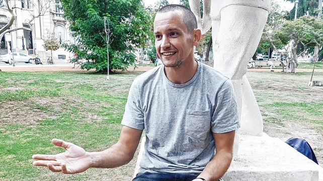 El Tucu tiene 33 a&ntilde;os, es arquitecto, tiene un emprendimiento comercial, y lleg&oacute; a Cha Roga en 2018.